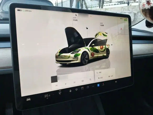Tesla Model 3 — Фото автомобиля 3