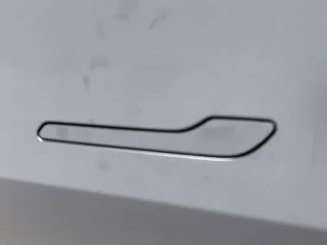 Tesla Model Y — Фото автомобиля 18