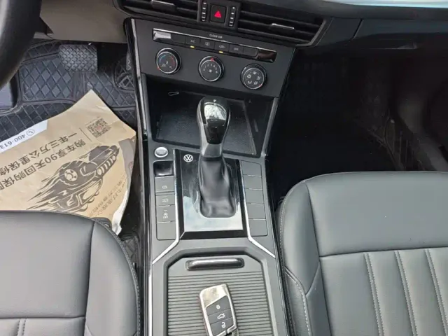 Volkswagen Passat — Фото автомобиля 13