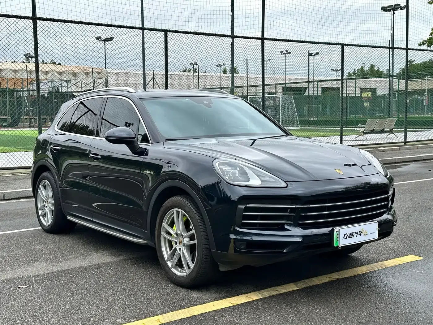 Porsche Cayenne New Energy 2022 Cayenne E-Hybrid 2.0T Platinum Edition — Фото автомобиля 3