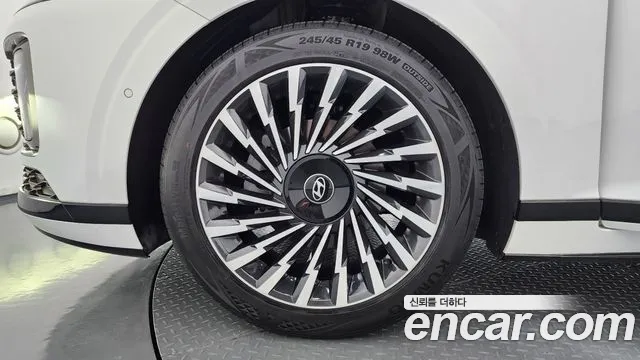 Hyundai Grandeur GN7 — Фото автомобиля 5