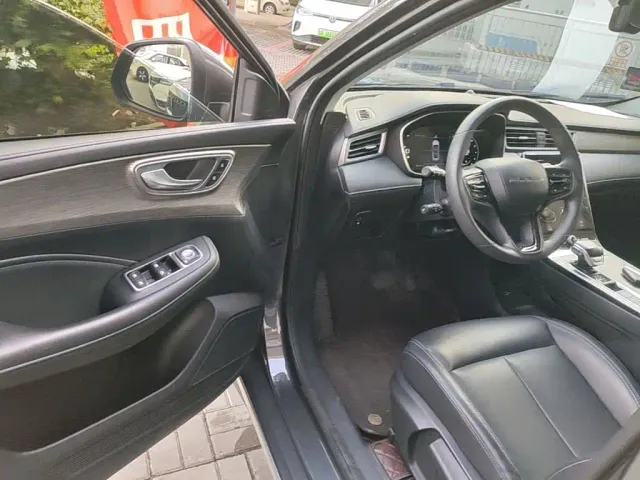 Roewe RX5 — Фото автомобиля 15