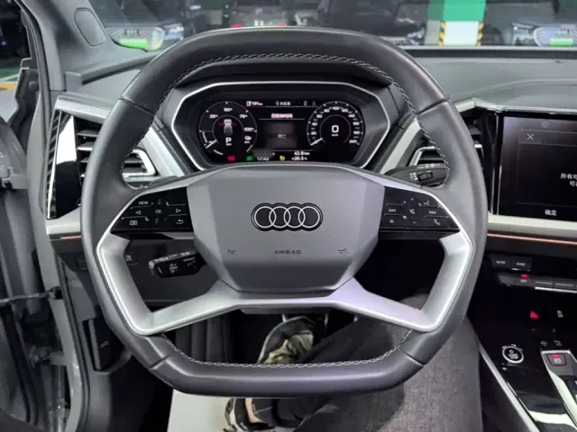 Audi Q4 e-tron — Фото автомобиля 10