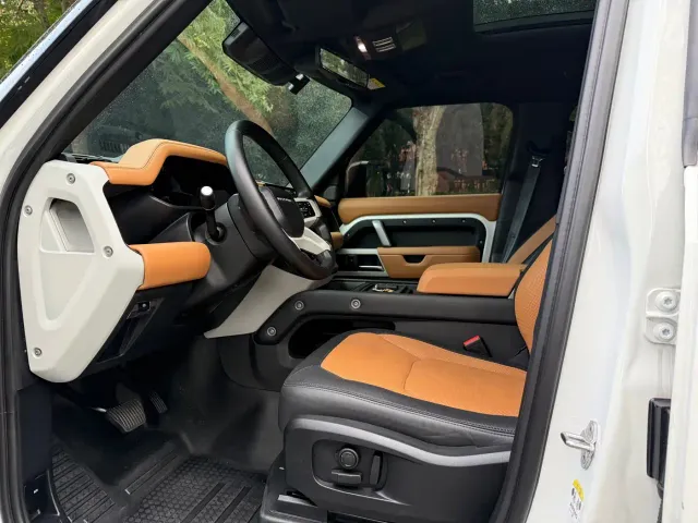 Land Rover Defender — Фото автомобиля 9