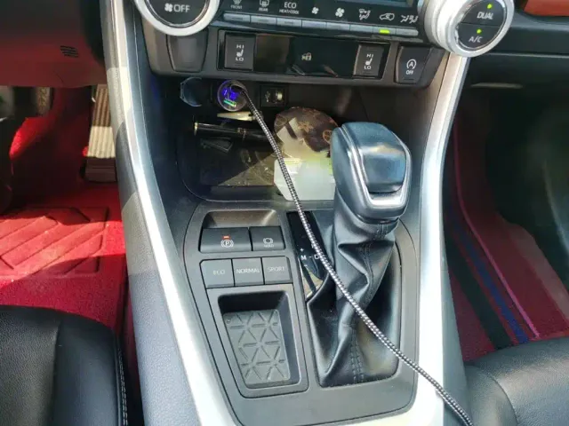 Toyota RAV4 — Фото автомобиля 6