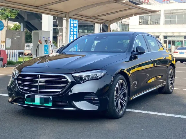 Фотография автомобиля — Mercedes-Benz E-Class