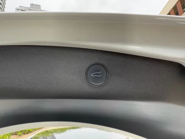Tesla Model 3 — Фото автомобиля 18
