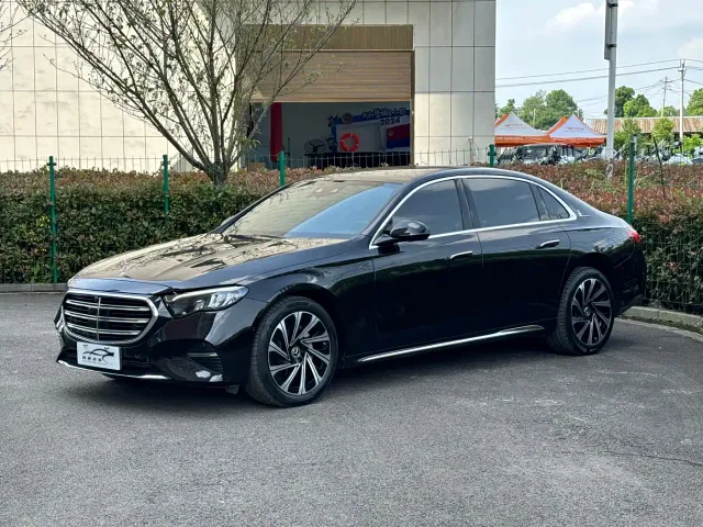 Mercedes-Benz E-Class — Фото автомобиля 2