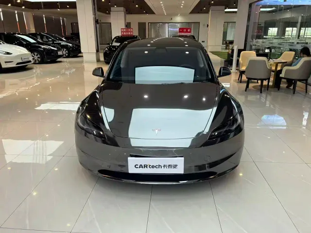 Tesla Model 3 — Фото автомобиля 2