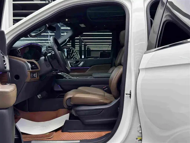Lincoln Navigator — Фото автомобиля 8