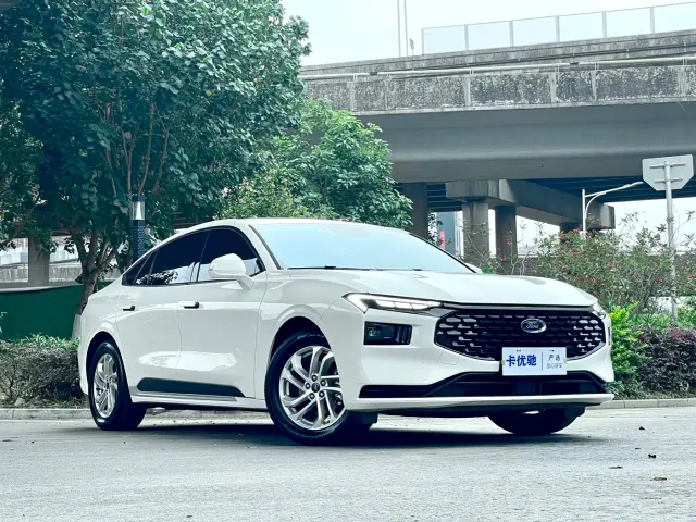 Ford Mondeo — Фото автомобиля 6