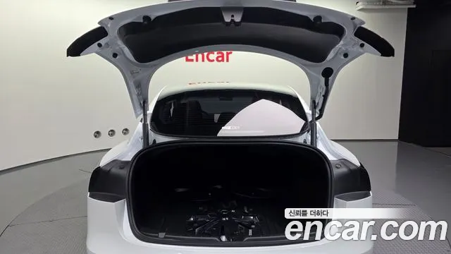 Tesla Model 3 — Фото автомобиля 26