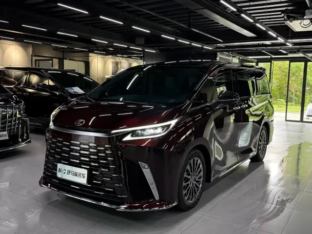 Фотография автомобиля — Lexus LM
