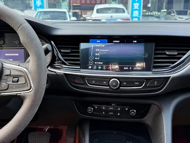 Buick Regal — Фото автомобиля 11
