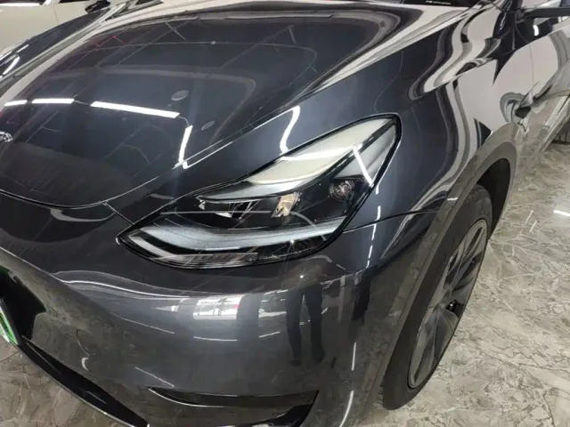 Tesla Model Y — Фото автомобиля 23