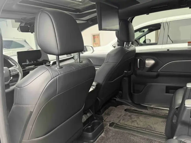 Toyota Sienna — Фото автомобиля 15