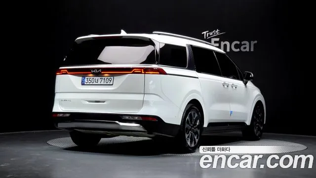 Kia Canival — Фото автомобиля 2