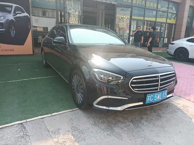 Mercedes-Benz E-Class — Фото автомобиля 3