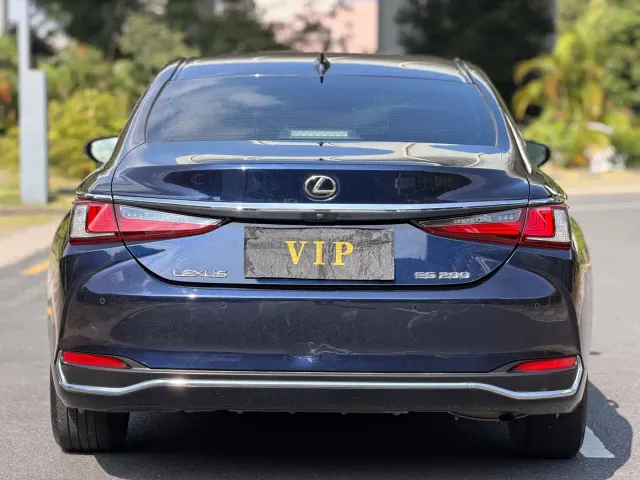 Lexus ES — Фото автомобиля 13