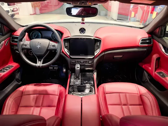 Maserati Ghibli — Фото автомобиля 8