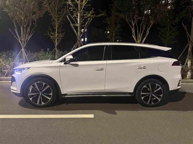 BYD Tang — Фото автомобиля 14