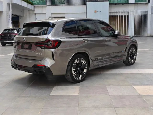 BMW iX3 — Фото автомобиля 5