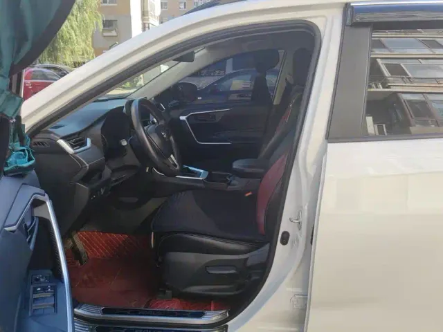 Toyota RAV4 — Фото автомобиля 9