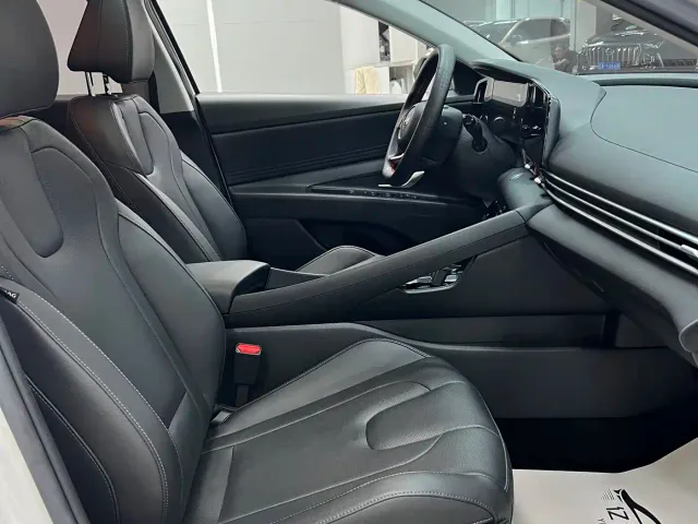 Hyundai Elantra — Фото автомобиля 25