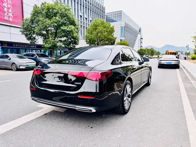 Mercedes-Benz E-Class — Фото автомобиля 11