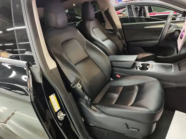 Tesla Model Y — Фото автомобиля 24