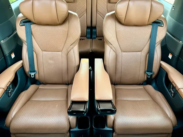 Toyota Alphard — Фото автомобиля 11