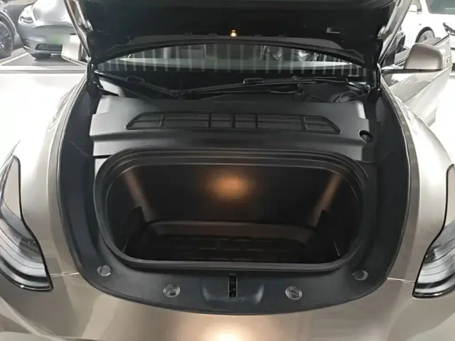Tesla Model Y — Фото автомобиля 19