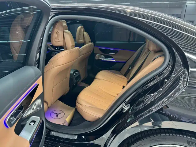 Mercedes-Benz E-Class — Фото автомобиля 12