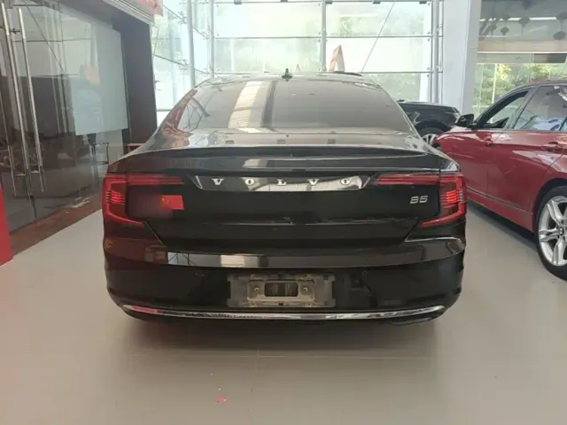 Volvo S90 — Фото автомобиля 5