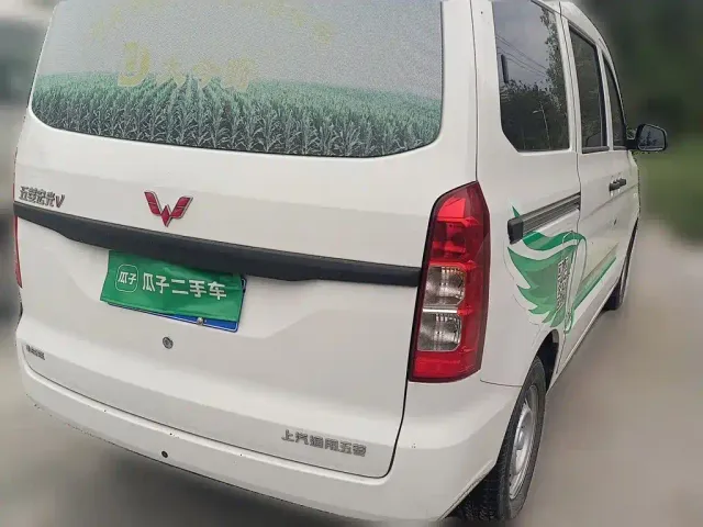 Wuling Hongguang V — Фото автомобиля 4