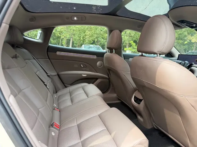 IM Motors L6 — Фото автомобиля 13