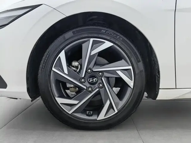 Hyundai Elantra — Фото автомобиля 17