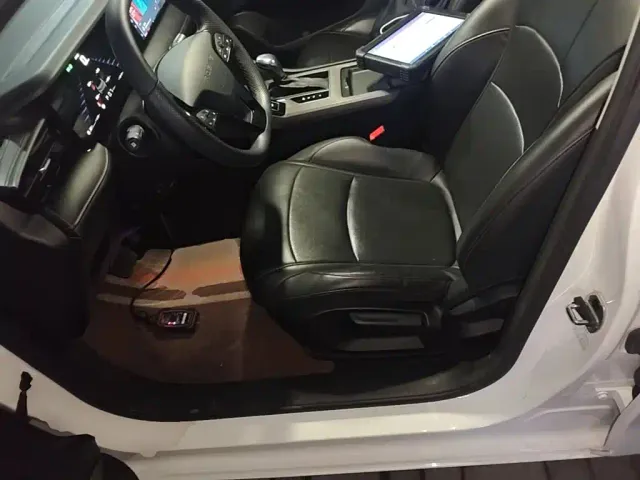Roewe i5 — Фото автомобиля 14