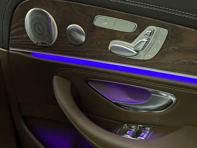 Mercedes-Benz E-Class — Фото автомобиля 18