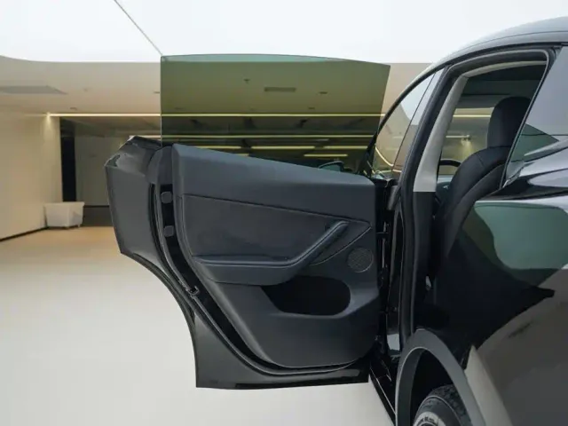 Tesla Model Y — Фото автомобиля 15