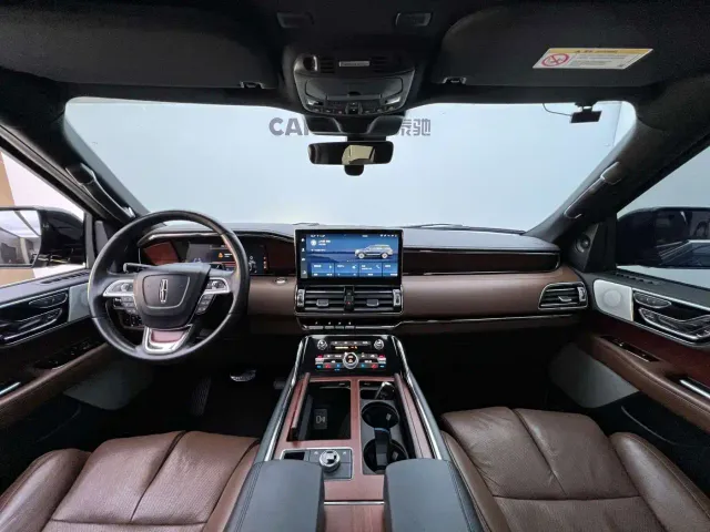 Lincoln Navigator — Фото автомобиля 11