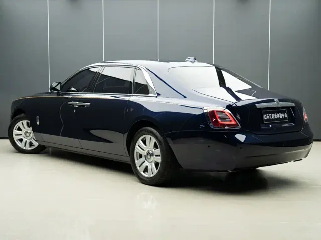 Rolls-Royce Ghost — Фото автомобиля 5