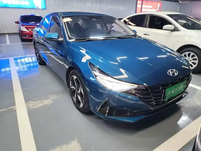 Hyundai Elantra — Фото автомобиля 3