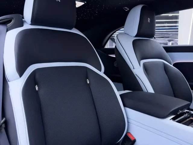 Rolls-Royce Spectre — Фото автомобиля 13