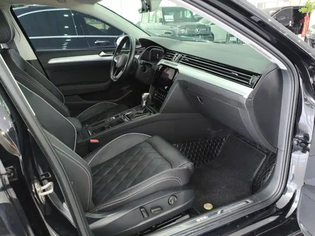 Volkswagen Magotan GTE Plug-in Hybrid 2022 GTE Luxury — Фото автомобиля 13