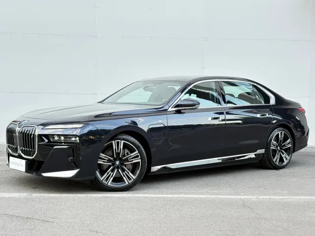 BMW i7 — Фото автомобиля 6