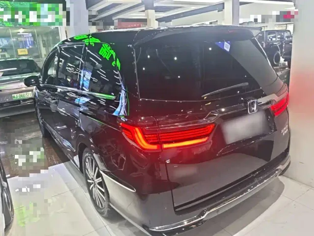 Honda Elysion — Фото автомобиля 4