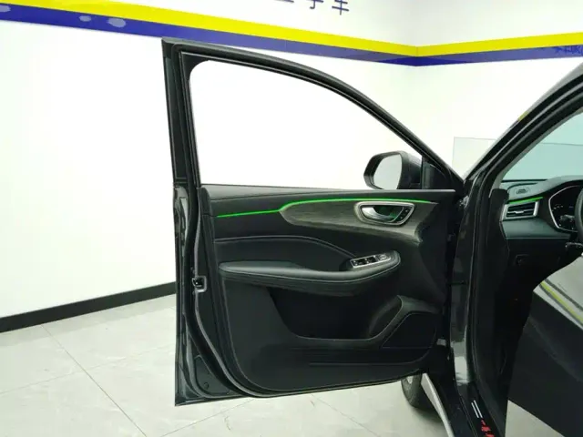 Roewe RX5 — Фото автомобиля 7