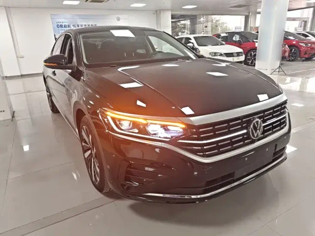 Volkswagen Passat — Фото автомобиля 3