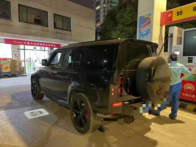 Land Rover Defender — Фото автомобиля 5